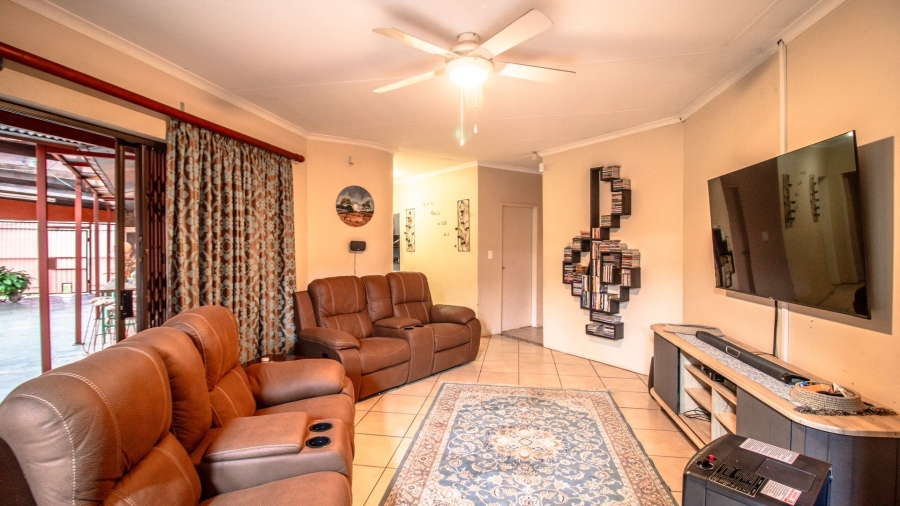 4 Bedroom Property for Sale in Olifantsnek North West